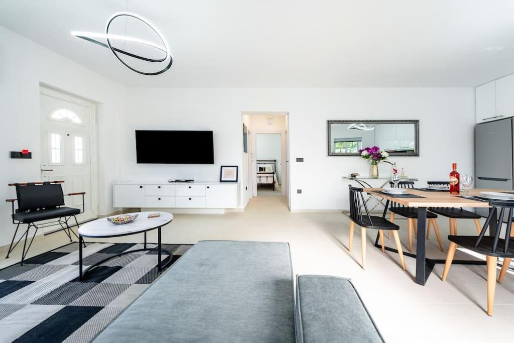 Katris Luxury Homes #1 דירה *