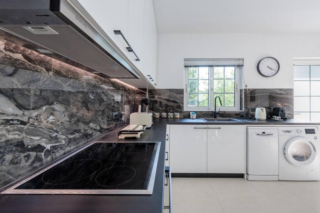 Katris Luxury Homes #1 דירה *