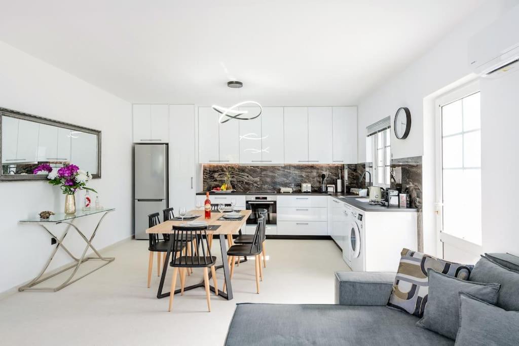 Katris Luxury Homes #1 יאליסוס